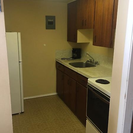 Travellers Rest Motel Салмон Арм Экстерьер фото