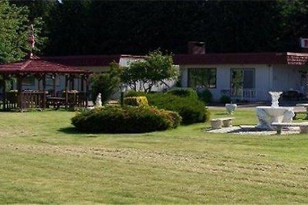 Travellers Rest Motel Салмон Арм Экстерьер фото