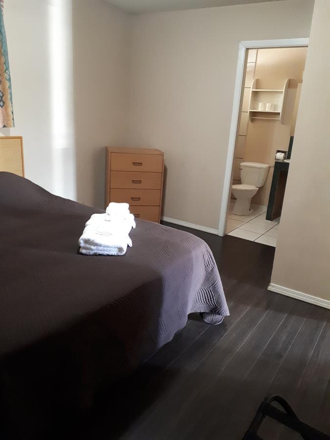 Travellers Rest Motel Салмон Арм Экстерьер фото