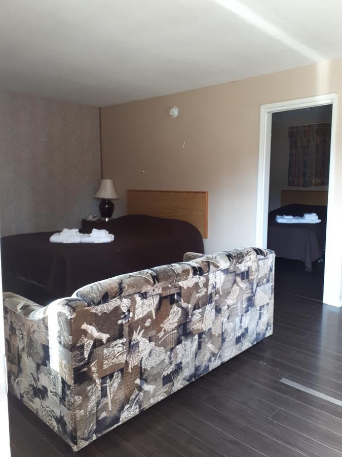 Travellers Rest Motel Салмон Арм Экстерьер фото