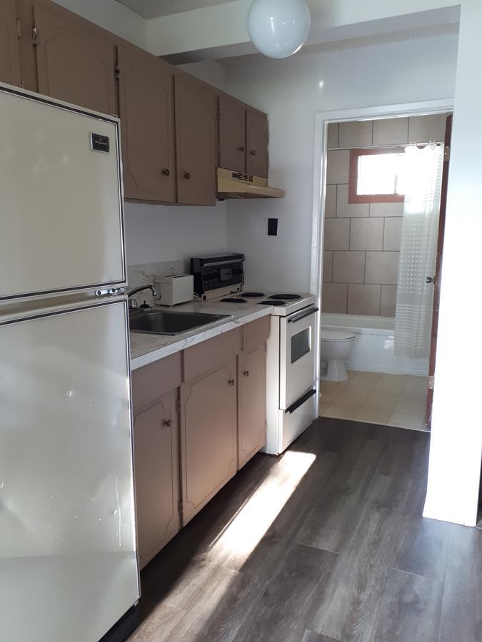 Travellers Rest Motel Салмон Арм Экстерьер фото
