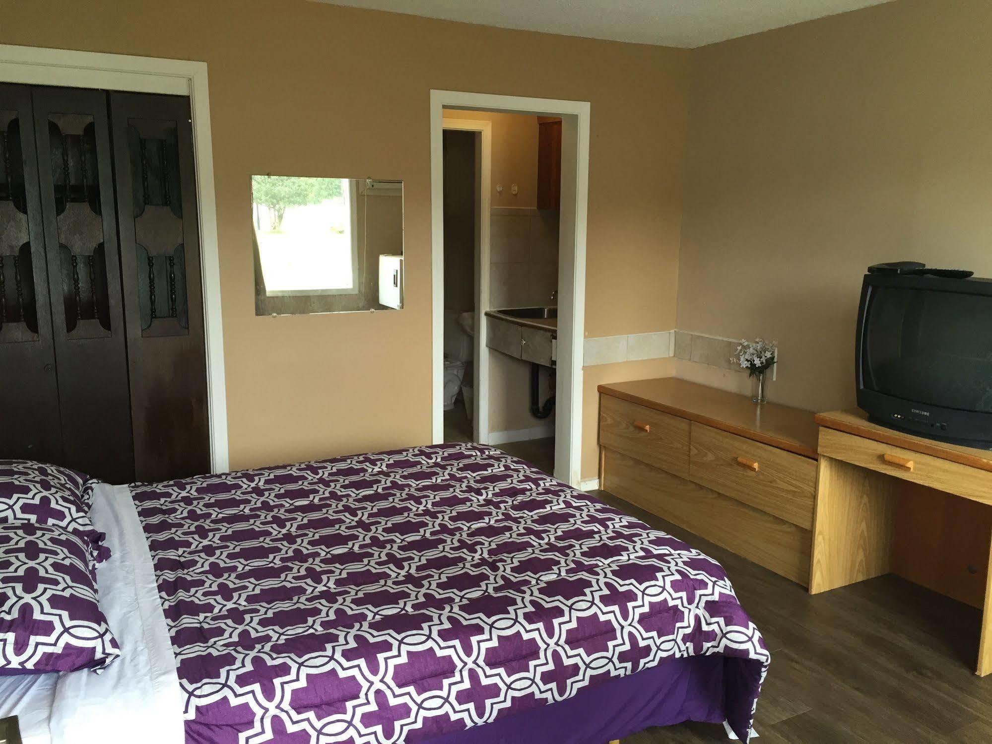 Travellers Rest Motel Салмон Арм Экстерьер фото
