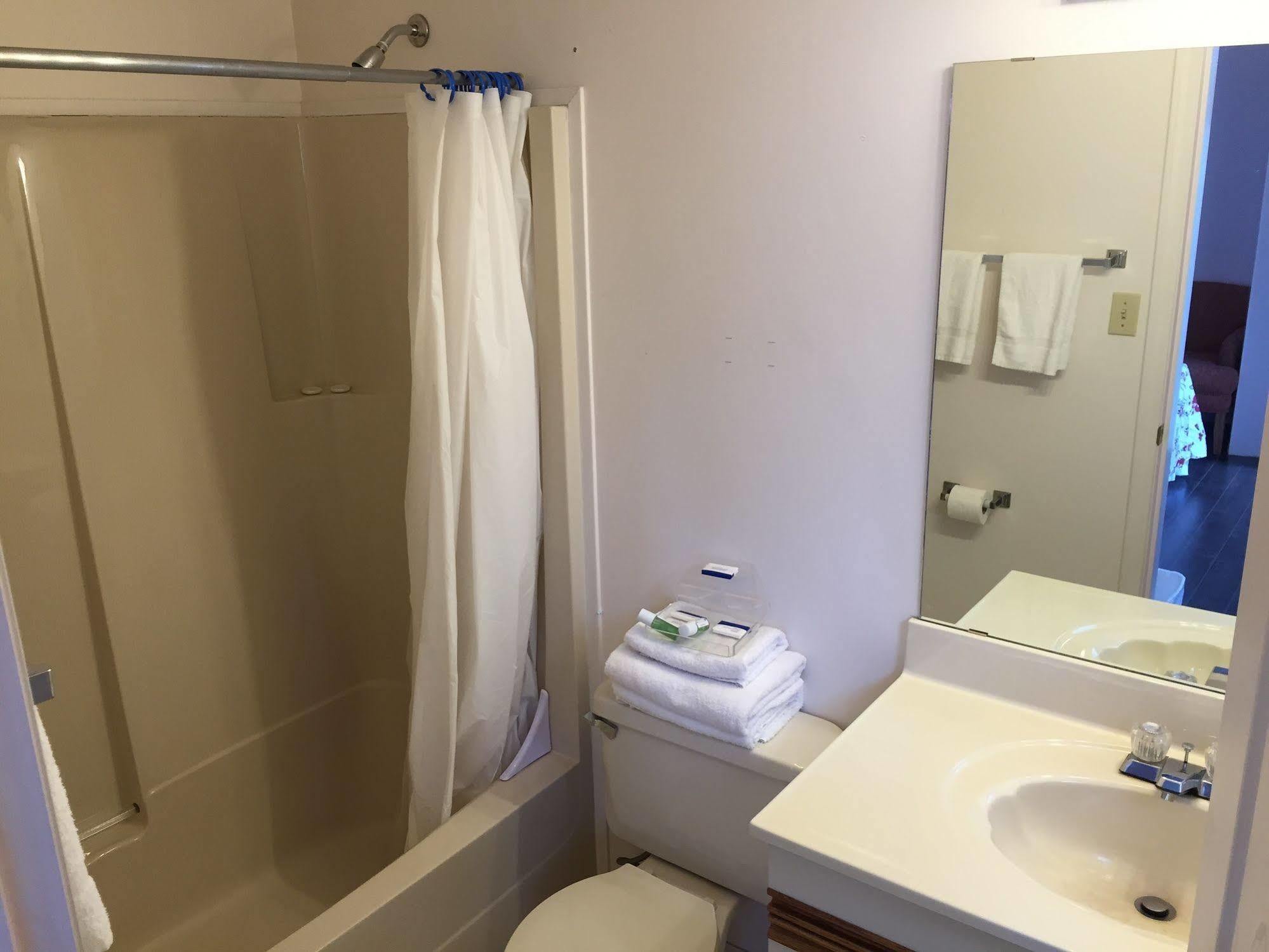 Travellers Rest Motel Салмон Арм Экстерьер фото